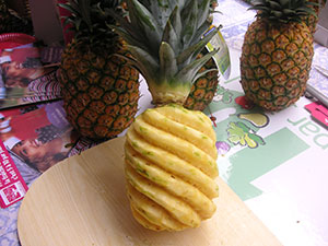 Ananas pret à être dégusté, préparé par Fruitsenfolie.com
